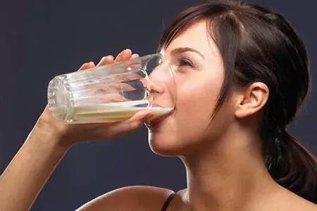 常喝豆浆的女人,女人常喝牛奶和常喝豆浆