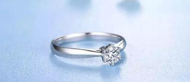 钻石和莫桑石最简单的辨真伪法,怎样区别钻石证书真伪