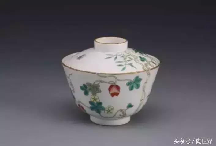 清雍正景德镇窑粉彩蝠桃纹瓶人物,清雍正景德镇窑粉彩蝠桃纹瓶拍卖