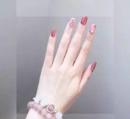 2021最火美甲显白颜色短指甲款式,今年流行的短指甲美甲