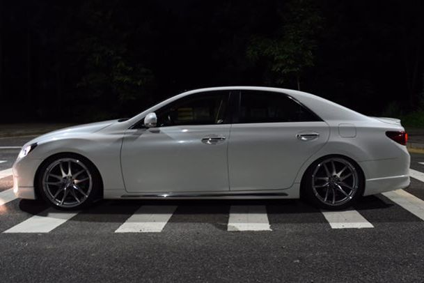 受玩车老爸影响从小就喜欢改装，长大后把锐志改成撩妹大后超！