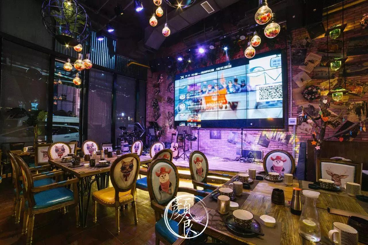 钓者崇尚自然，醉心音乐，寄情山海之间也