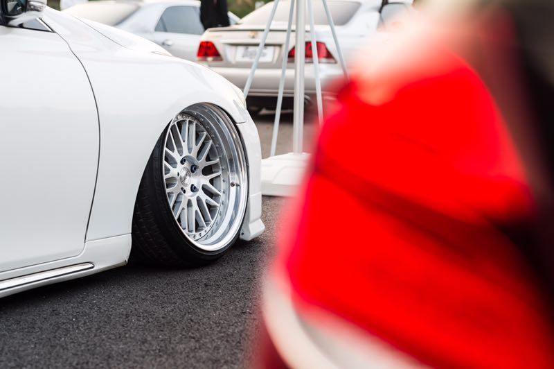 受玩车老爸影响从小就喜欢改装，长大后把锐志改成撩妹大后超！