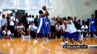 哈登胯下过人几乎没有人能防得住,哈登的过人招牌动作