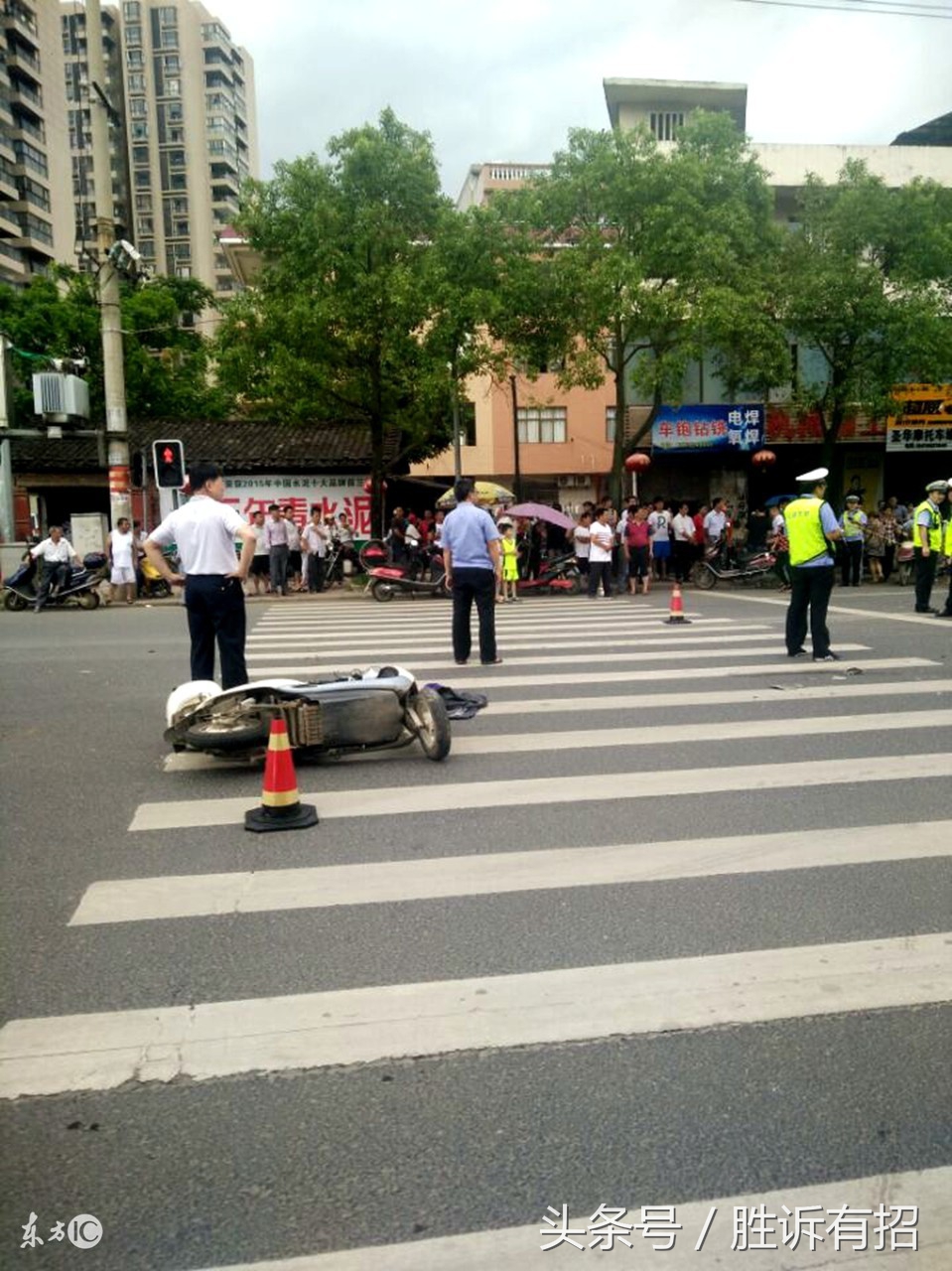 发生车祸伤到人保险公司赔付流程,发生交通事故后如何走保险