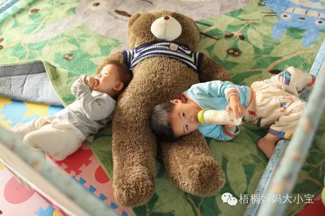 宝宝学走路用学步带还是学步车,宝宝学走路时用学步车还是学步带