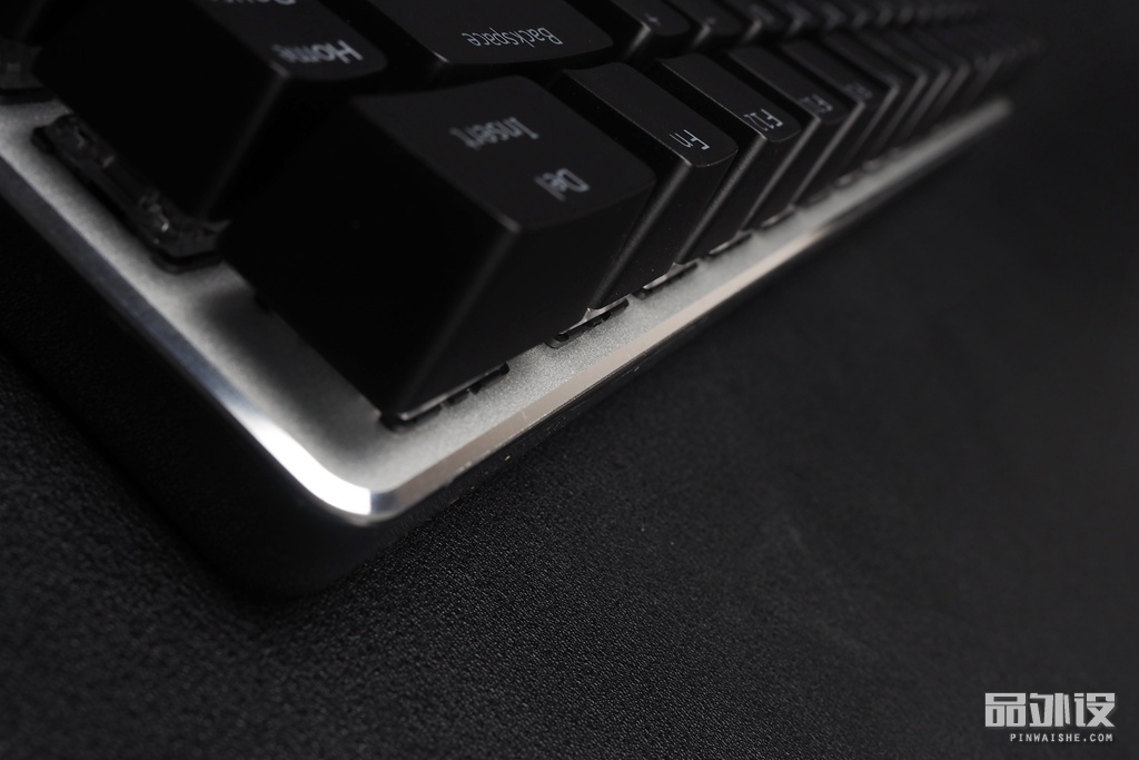 黑爵极客ak33怎么连接电脑,极氪黑爵背光键盘ak33怎么开灯