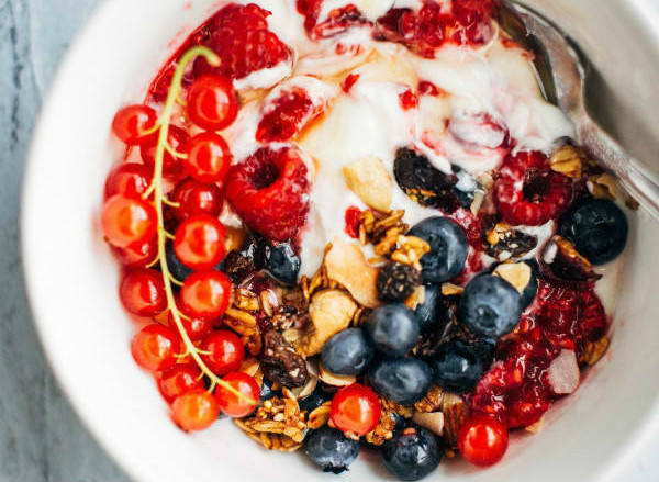 皮肤起红包中间有小水泡点还很痒,皮肤干燥脸上起红包怎么回事