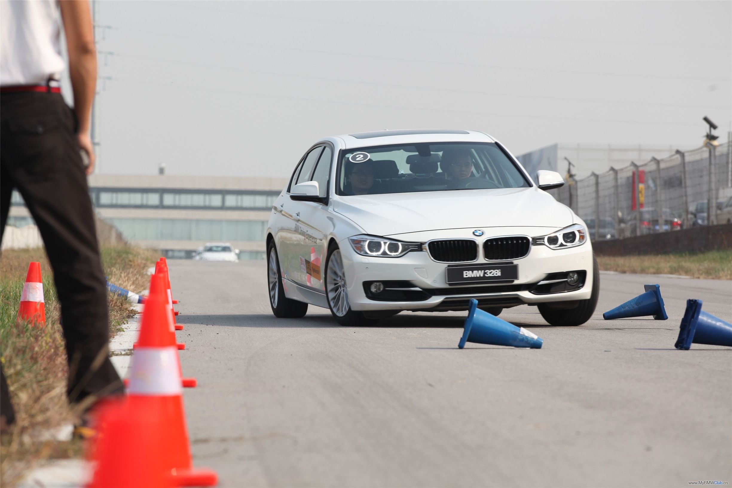 都说宝马操控好是3系好还是5系好,为什么都说宝马操控好运动