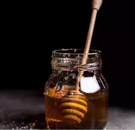 冬天手又红又紫怎么办,冬天手特别干燥怎么样可以保湿