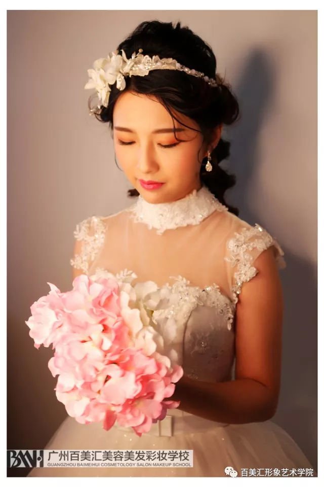 欧式时尚party妆,一般用于晚宴妆影视妆舞台妆