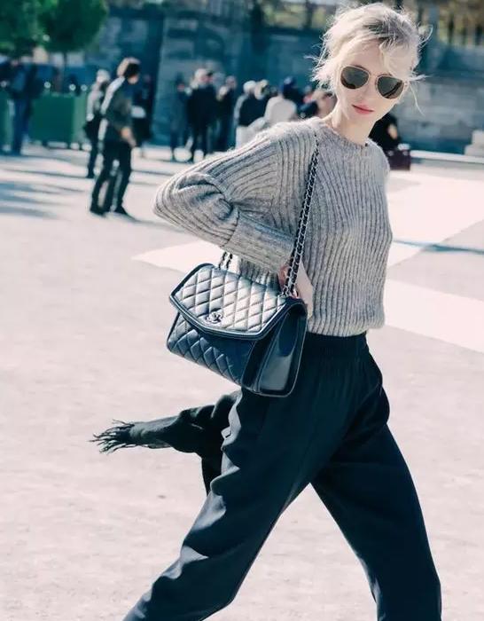 最近很火的针织衫打底,2022时尚潮流百搭针织衫打底单穿