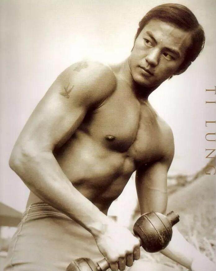 唯一的男性肉弹明星，古龙为他骂哭成龙，今71岁成这样