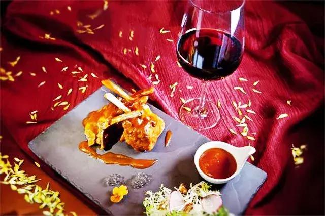 冬季红酒可做哪些滋补菜品,冬日里的果味红酒暖心又暖胃