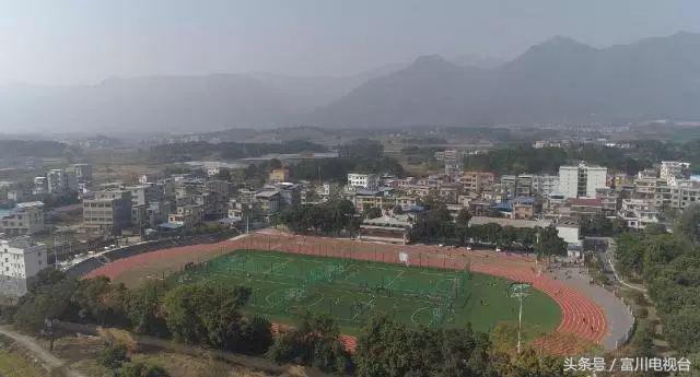 国家二类标准田径场,国家二类田径场是无颗粒跑道吗