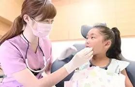 小孩几岁开始自己刷牙,儿童几岁开始刷牙合适