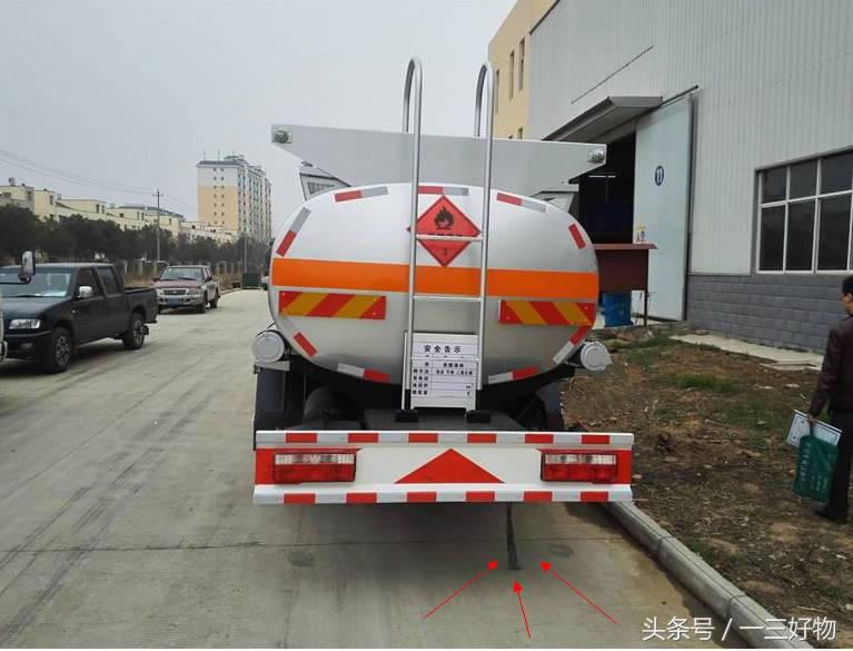 扶墙排出身上的静电,居家消除静电