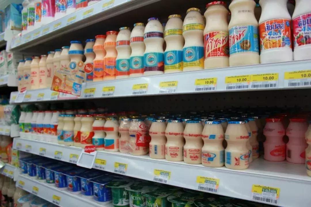 一瓶只卖2.2元小奶的公司,一年赚了36亿