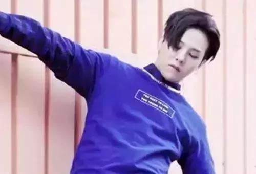 男生短发烫发发型2021流行发型,初中生男生发型推荐短发阳光干净