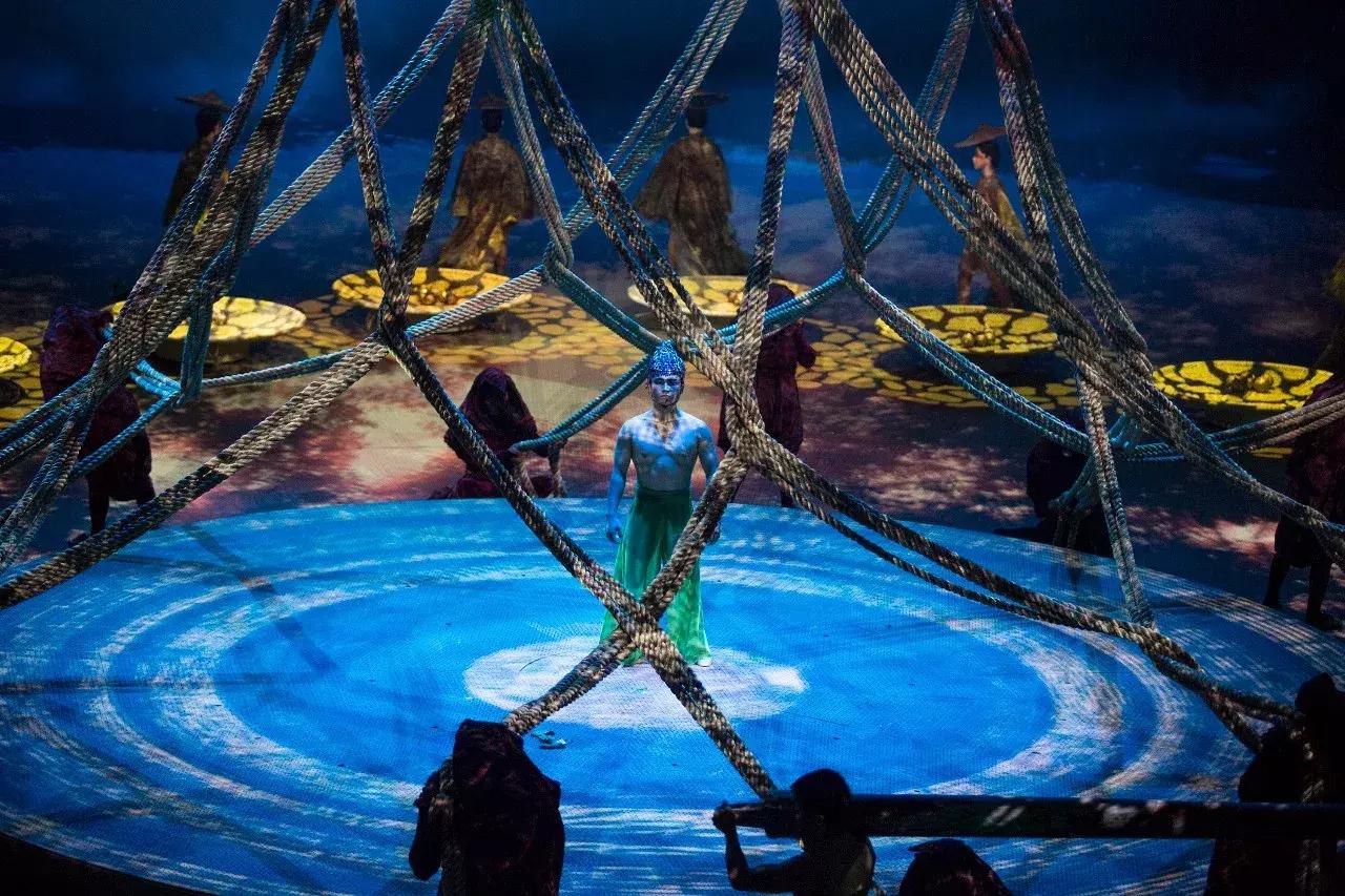 昆明坐火车绿皮去西双版纳,昆明坐高铁去西双版纳沿途风景