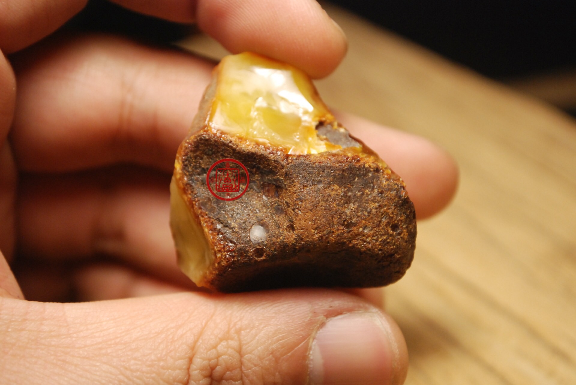 如何挑选鸡油黄蜜蜡原石,怎样挑选蜜蜡原石