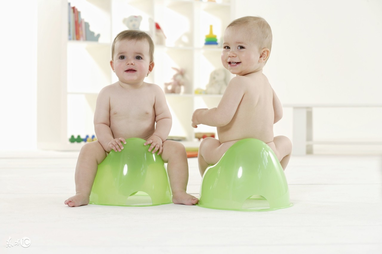 宝宝快三岁了自己还是不会大小便,宝宝快3岁了还不会自己如厕