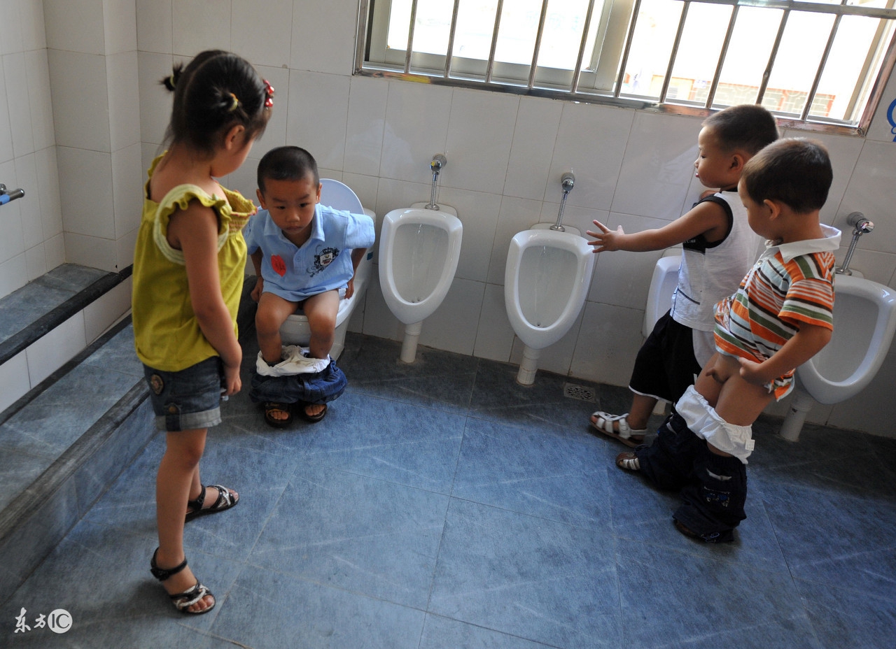 宝宝快3岁了还不会自己尿尿，你别再骂了！