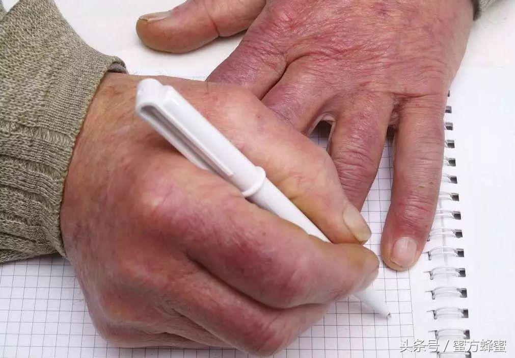 谁说蜂蜜只能用来吃？蜂蜜这9大用途，不知省了多少买药钱！