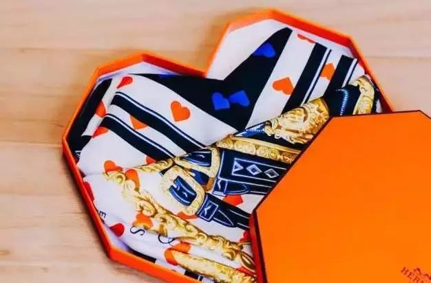 圣诞节适合给女友送什么礼物,圣诞节送女友什么礼物不花钱好