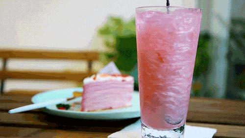 在甜品店里花样调酒？新街口这家网红店让你来了就不想走！