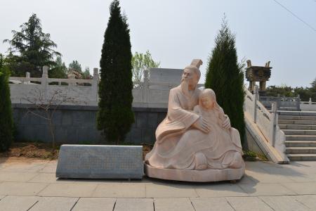 哥哥当圣人，弟弟当强盗，弟弟提升了强盗的格调而被奉为祖师爷