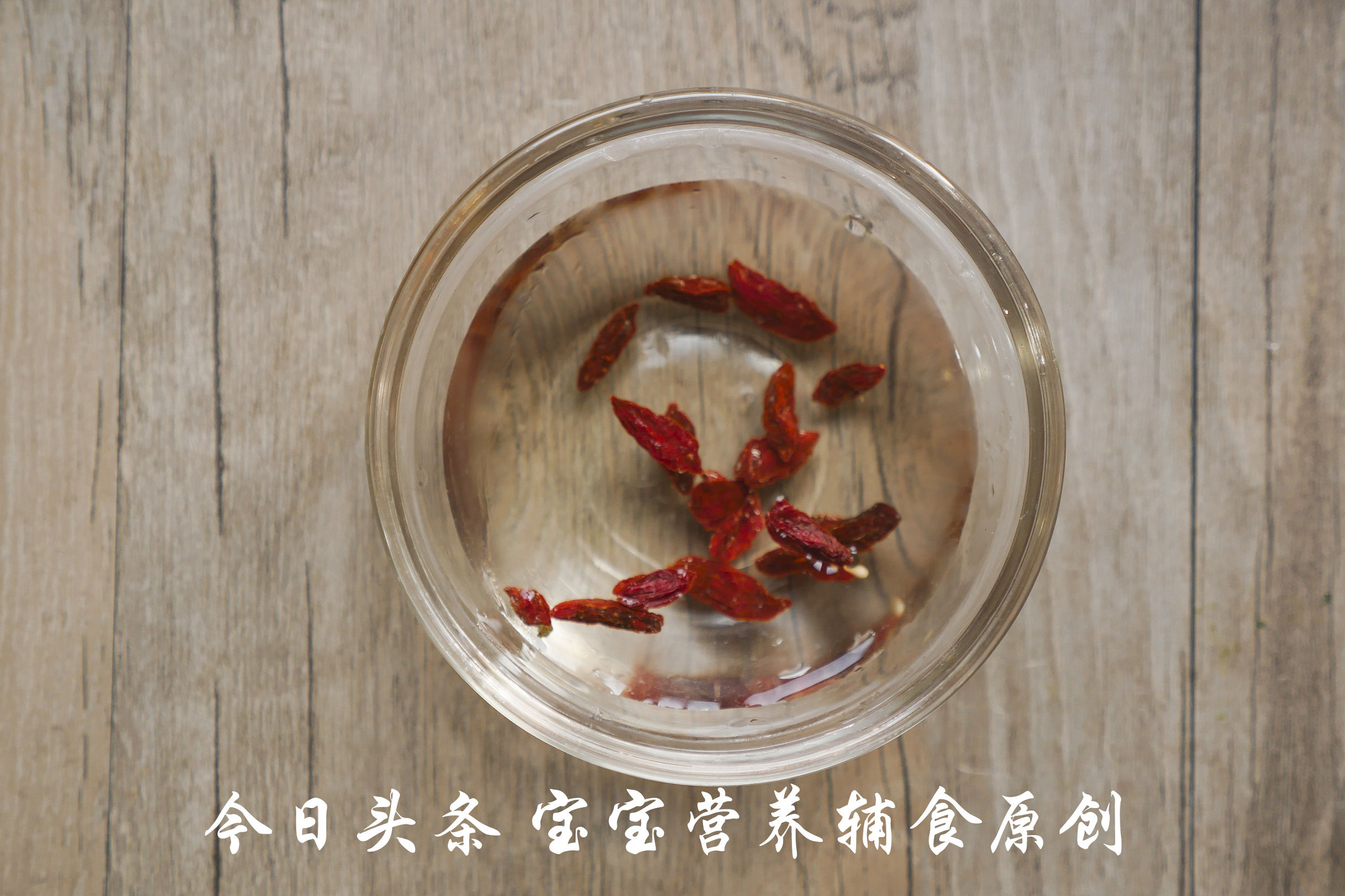 冬天干燥，宝宝却不爱喝水？这样做不仅补水还能健脾养胃