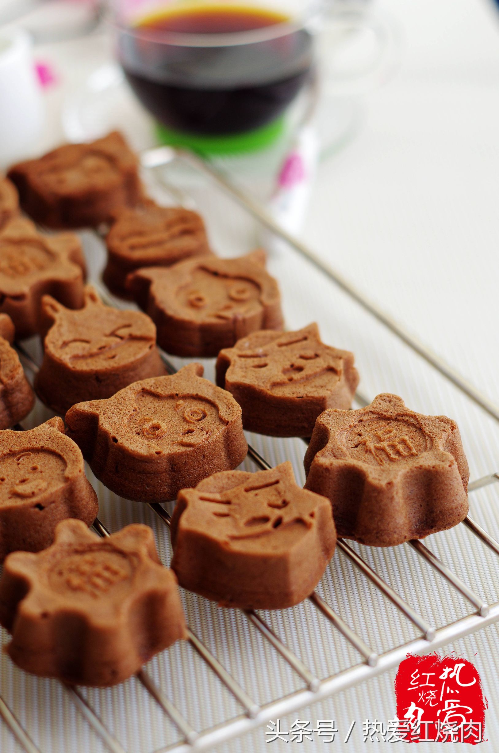 不用烤箱就能做出软绵绵的蛋糕,没有烤箱也能做的简单慕斯蛋糕