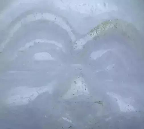 翡翠手镯戴时间长了发黄怎么回事,翡翠打紫光灯照发黄正常吗