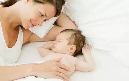 宝宝睡反觉白天叫不醒怎么办,孩子把觉睡反了怎样才能纠正回来