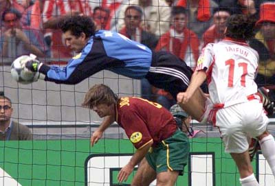 02世界杯中国队门将,土耳其门将鲁斯图厉害吗