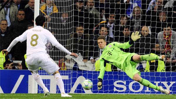 当用物理的眼光看足球比赛……