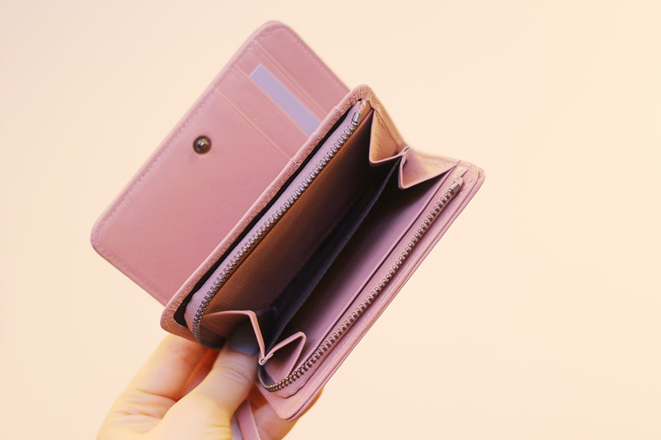 风水上女性用什么形状的钱包好,钱包风水什么颜色的钱包招财