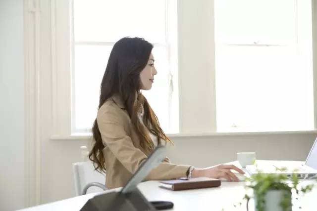 玛丽说拖沓成疾，办公室女郎的春天来啦！