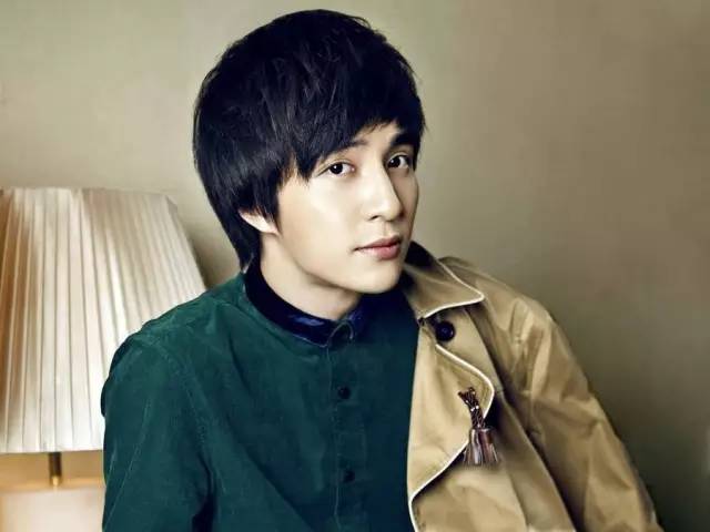 薛之谦丨一个“四线歌手”如何成为“网络最红段子手”？