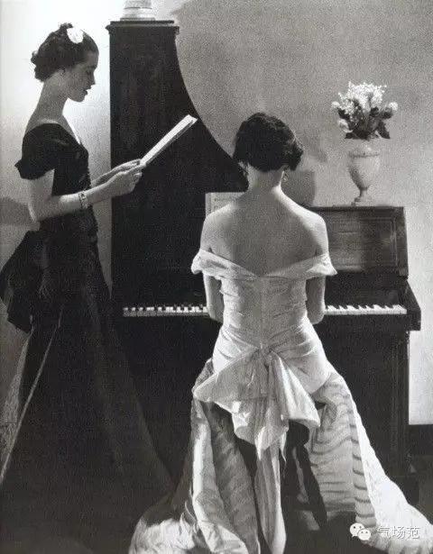 她是香奈儿签约的第一位超模,dior时尚界