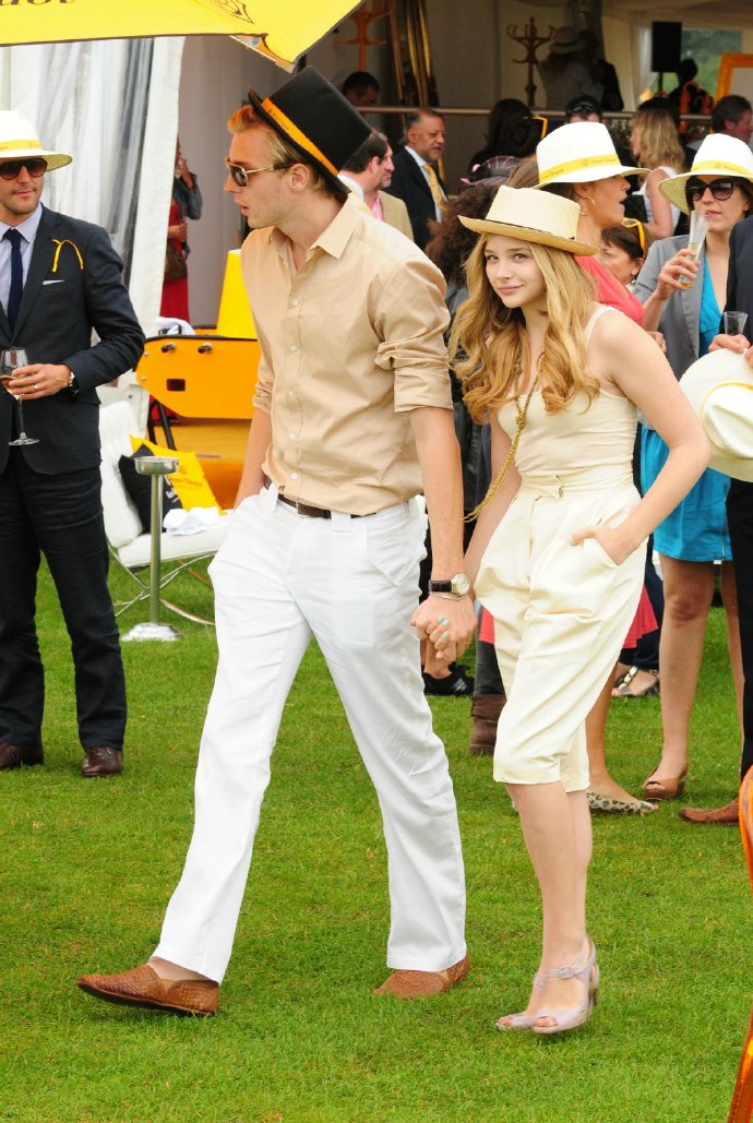 小贝大儿子与女友,小贝长子官宣订婚