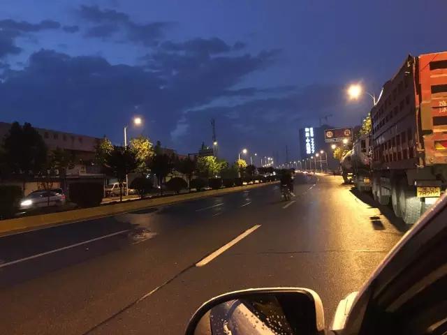 洛阳暴雨过后突现罕见双彩虹,河南洛阳双彩虹