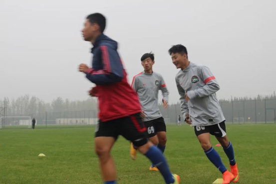 谢硕：被陈文杰相中，师从车向前，王飞之后下一个新人是他？