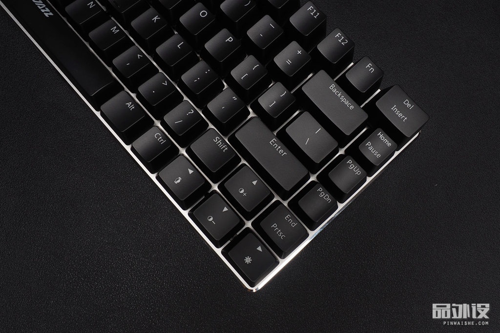 黑爵极客ak33怎么连接电脑,极氪黑爵背光键盘ak33怎么开灯