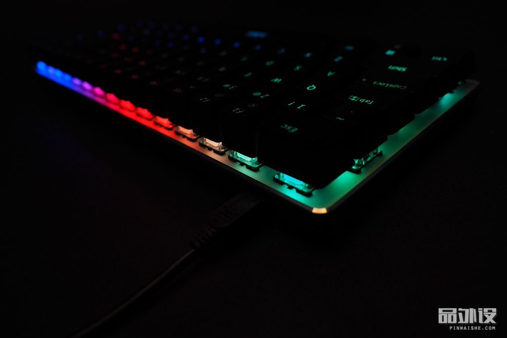 黑爵极客ak33怎么连接电脑,极氪黑爵背光键盘ak33怎么开灯