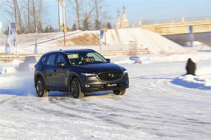 全新一代马自达cx-5行业试驾视频,马自达cx-5冰雪体验四驱就是疯狂