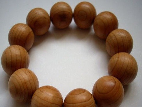 佛珠手串用什么木质最好,木佛珠手串有什么作用和功效