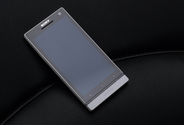 六年前的这部老手机，堪称安卓工业设计史的巅峰！