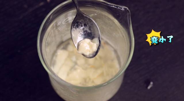 口香糖吃进肚子里怎么办,口香糖吃进肚子里怎么办呀